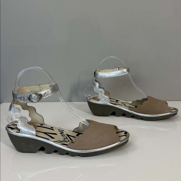 Fly London at and Silver Metallic Pine Leather Sandals Size 37(6.5-7) - Picture 2 of 15